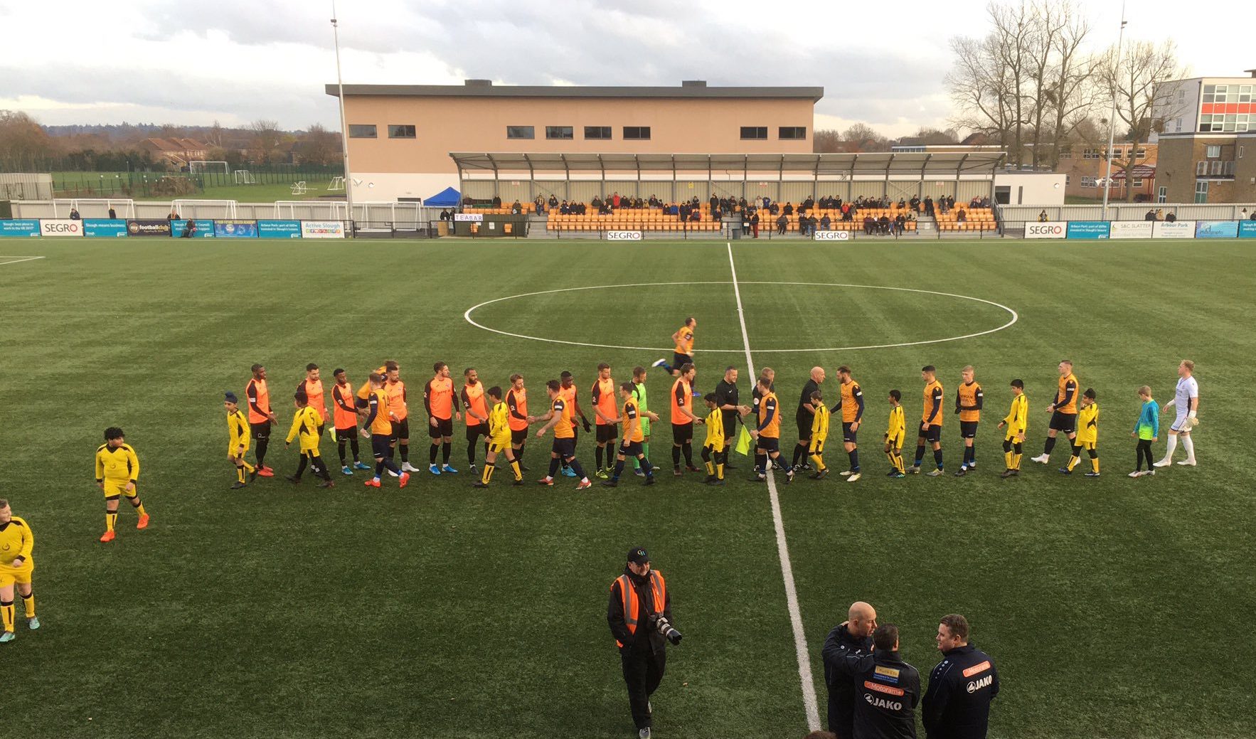 2 soccer teams with close kits